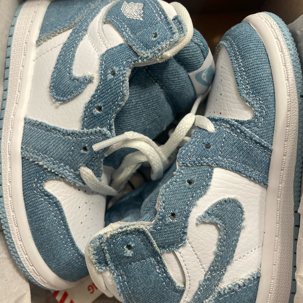 Denim Jordan 1 Retro